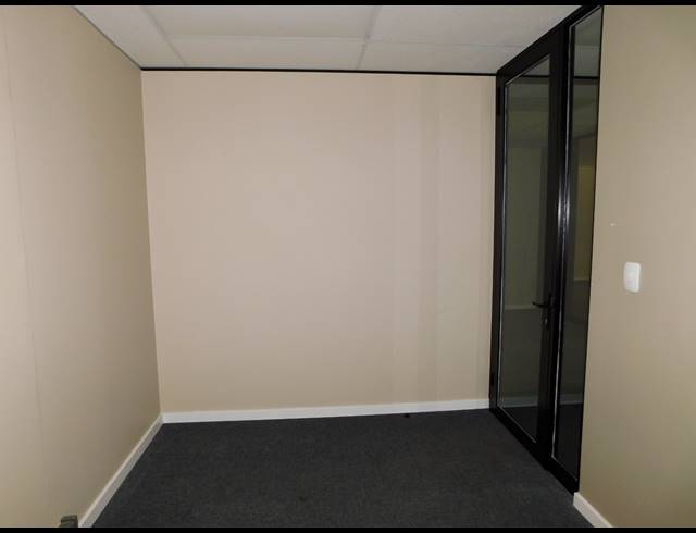 135M² OFFICE TO LET IN HYDE PARK